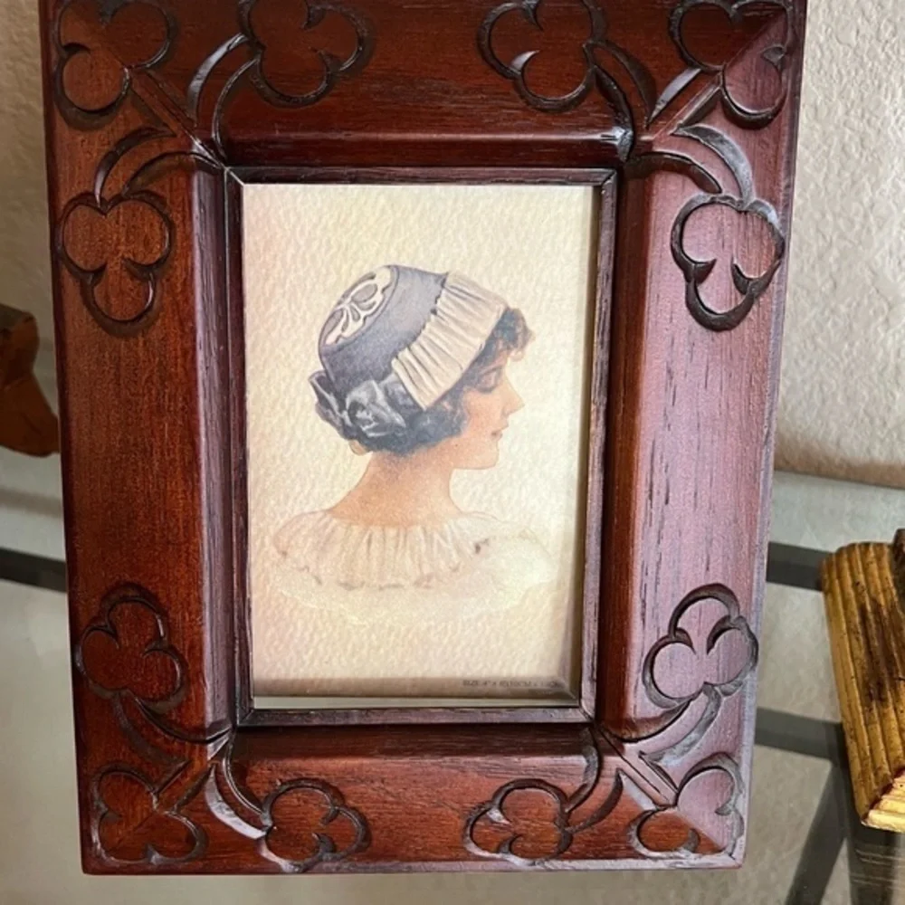 Wood Frame Etched Flowers Cherry Finish Holds 4 x 6 Photos Picture Frame New